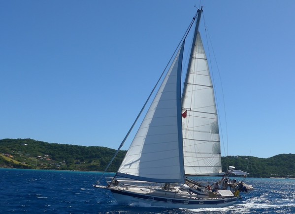 1985 HALLBERG-RASSY 38