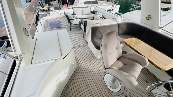 2011 BENETEAU SWIFT TRAWLER 52