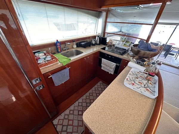 2007 PRINCESS 67