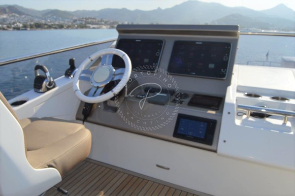 2017 AZIMUT 77S