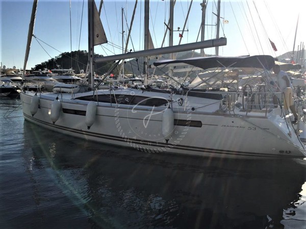 2011 JEANNEAU 53