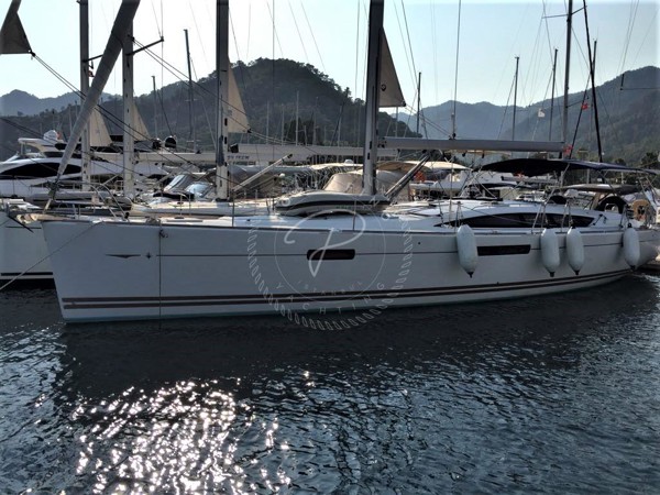 2011 JEANNEAU 53