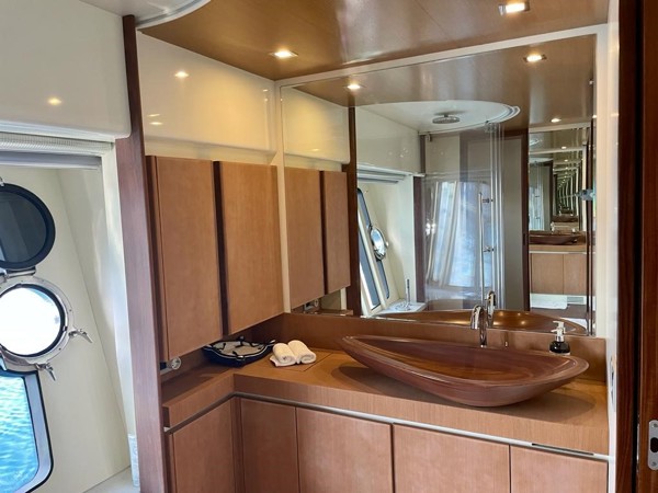 2007 FERRETTI YACHTS 731