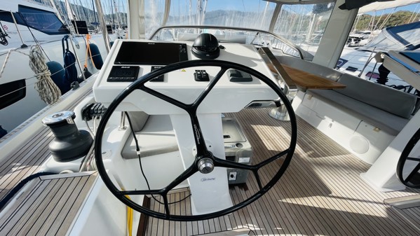 2021 HANSE 548