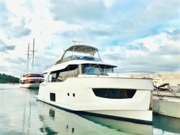 2017 ABSOLUTE NAVETTA 58