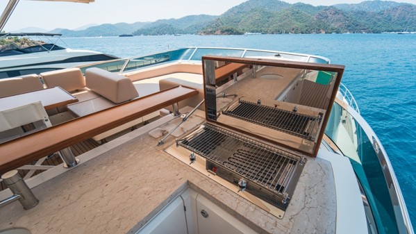 2013 AZIMUT 84 FLYBRIDGE