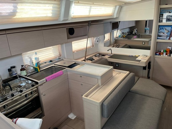 2021 BENETEAU OCEANIS 51.1