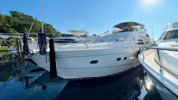 2007 PRINCESS 67 