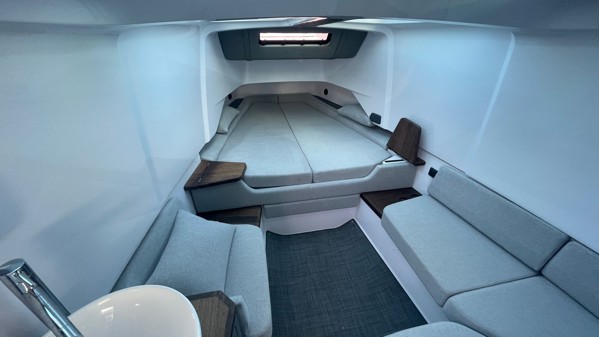  2022 AXOPAR 37 CROSS CABIN