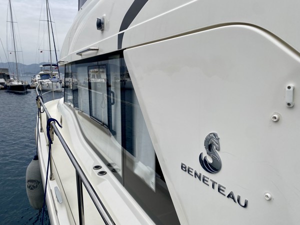 2021 BENETEAU SWIFT TRAWLER 41- DOCKMATE 