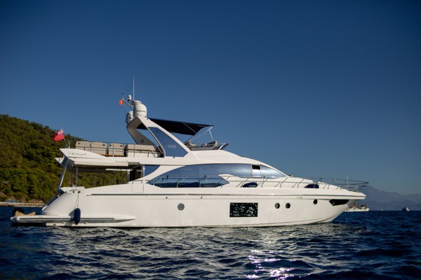 2017 AZIMUT 66 FLY