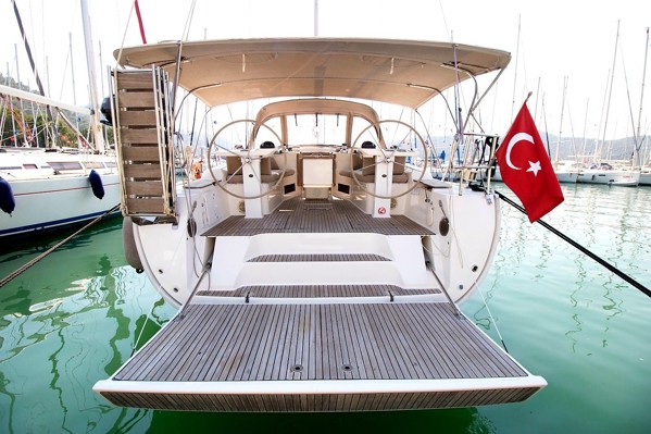 2011 BAVARIA 45 CRUISER