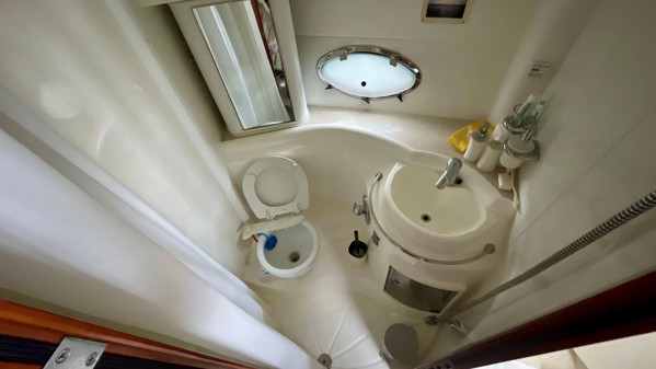 2005 FAIRLINE TARGA 34