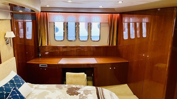 2007 PRINCESS 67 