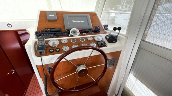 2010 BENETEAU SWIFT TRAWLER 42