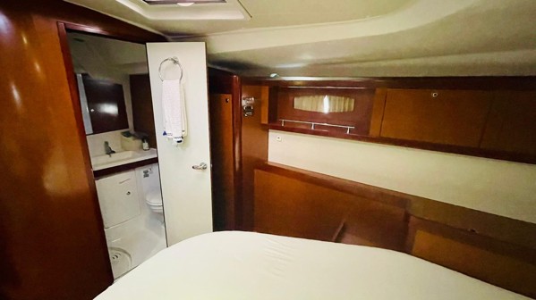 2010 BENETEAU OCEANIS 54