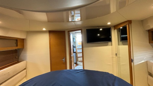 2011 FAIRLINE TARGA 44 