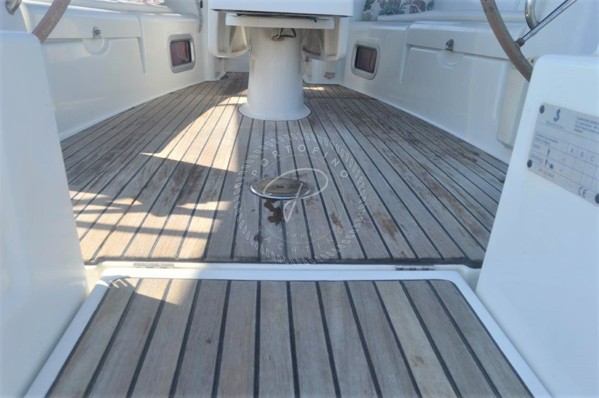 2010 BENETEAU OCEANIS 43