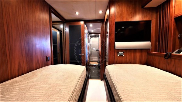 2009 SUNSEEKER PREDATOR 108