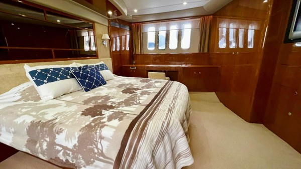 2007 PRINCESS 67 