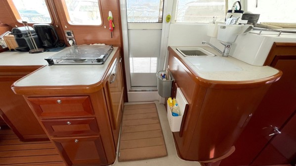 2010 BENETEAU SWIFT TRAWLER 42