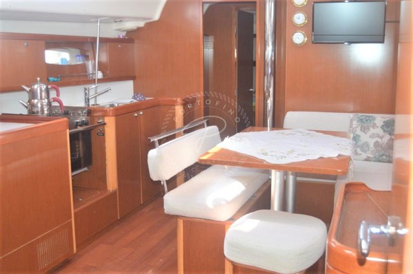 2010 BENETEAU OCEANIS 43