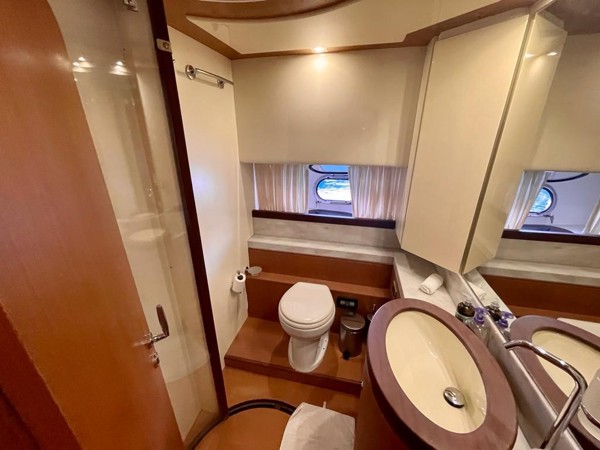 2007 FERRETTI YACHTS 731