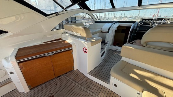 2011 FAIRLINE TARGA 44 