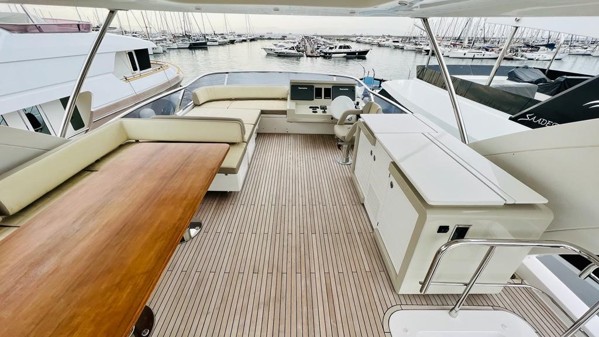 2017 AZIMUT 72 FLY