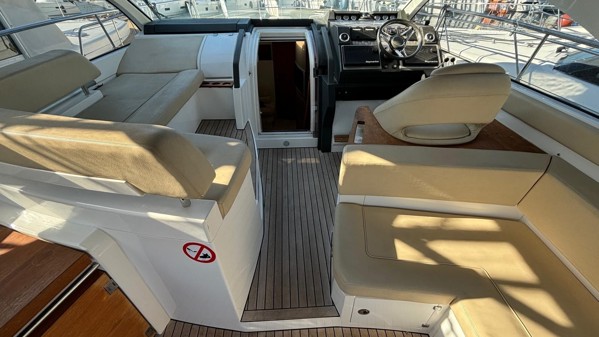 2011 FAIRLINE TARGA 44 