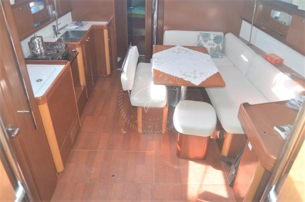 2010 BENETEAU OCEANIS 43