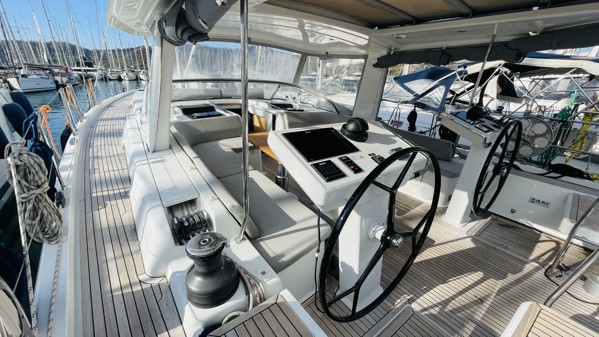 2021 HANSE 548