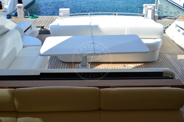 2009 PERSHING 64