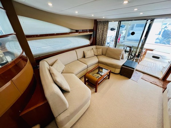 2007 PRINCESS 67 