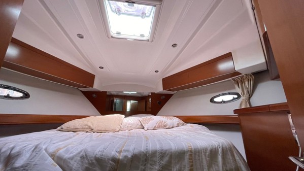 2012 BENETEAU ANTARES 42