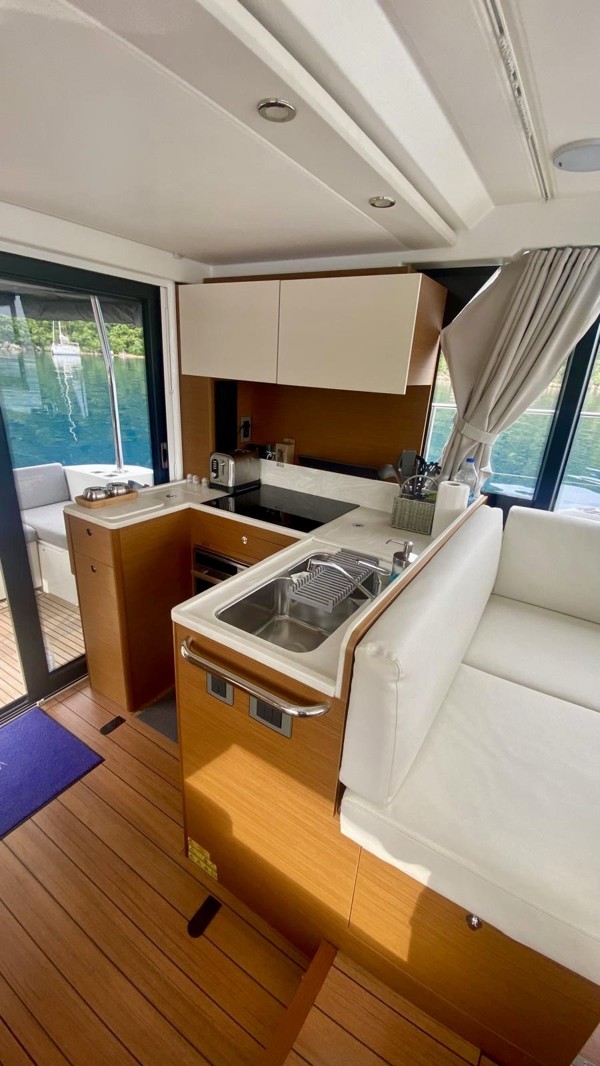 2021 BENETEAU SWIFT TRAWLER 41- DOCKMATE 