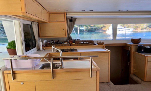 2011 LAGOON 450 F